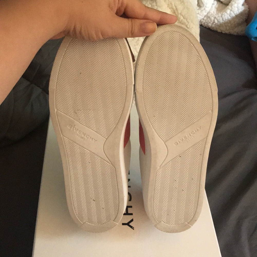New In Box. GIVENCHY - Picture 3 of 11